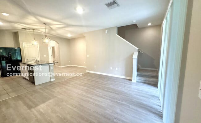Building Photo - Limited Time Special Offer /  Lovely 3-Bedroom Home with Garage / Pet-Friendly / Available Now!