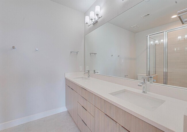 Building Photo - 389 N Centro Cir