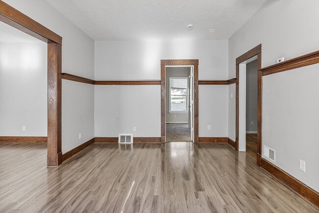 Building Photo - 851 Park St SW