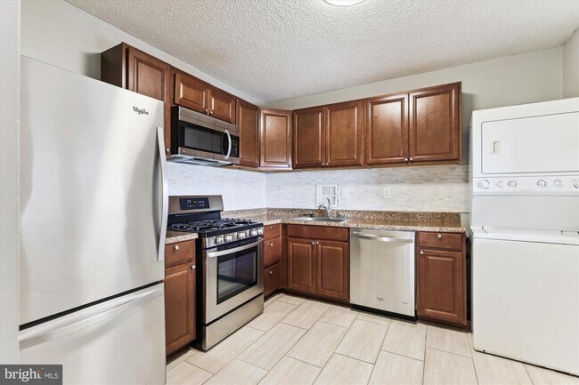 Building Photo - 3701 S George Mason Dr
