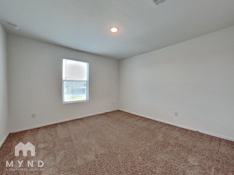 Building Photo - 9007 Lunar Cove