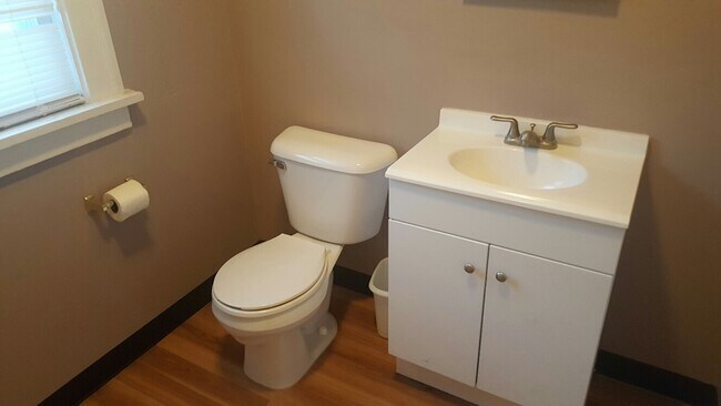 Building Photo - 1133-1135 N Main St