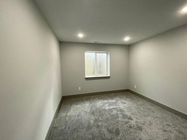 Building Photo - 2279 S Chateau Ct