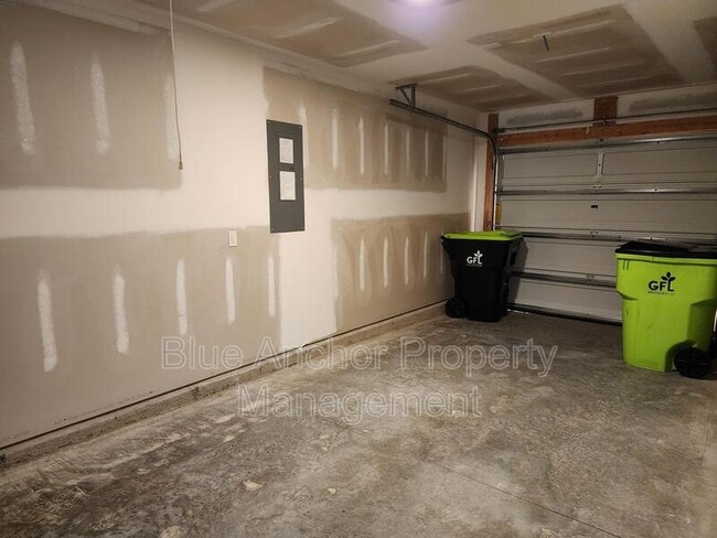 Building Photo - 1015 Course Ln