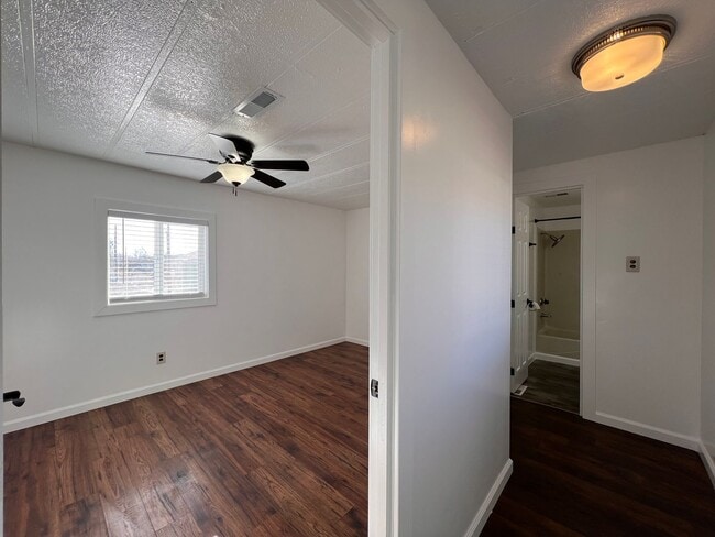 Building Photo - Two bedroom manufactured home in Silver Springs, NV