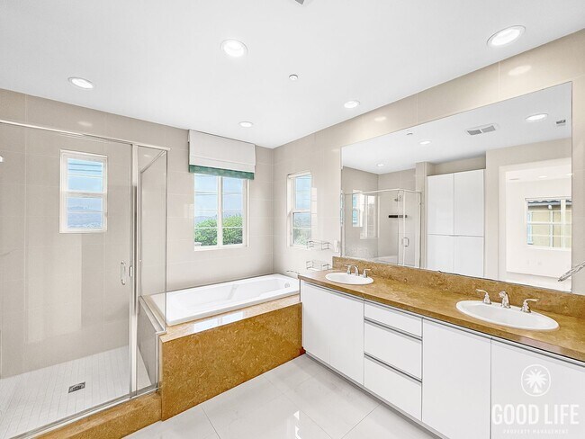 Building Photo - Great 4B/3BA House Available for Lease in ...