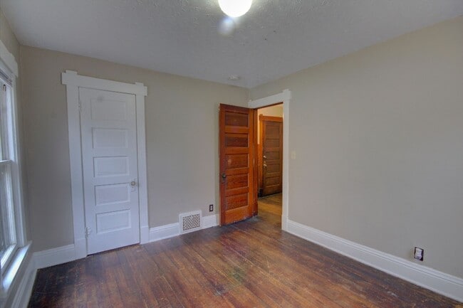 Building Photo - SL AAC907