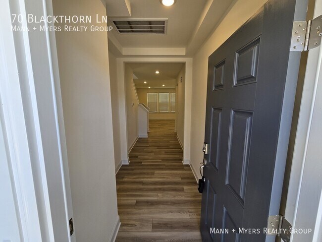 Building Photo - 70 Blackthorn Ln
