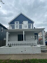 Building Photo - 1867 W 57th St