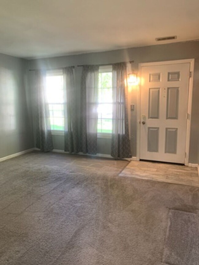 Building Photo - 967 Stratford Ct
