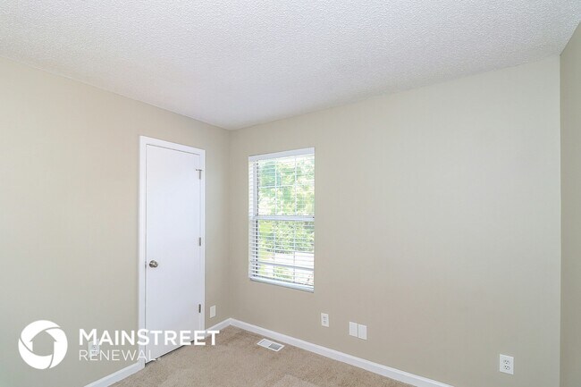 Building Photo - 1826 Killarney Dr SW