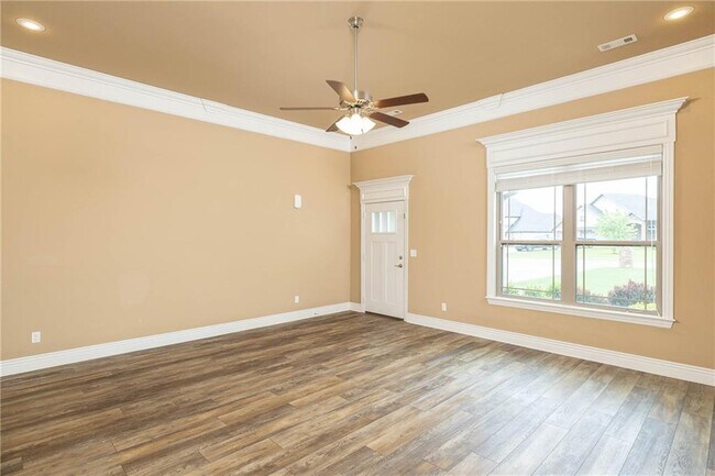 Building Photo - 13427 Meadow Ridge