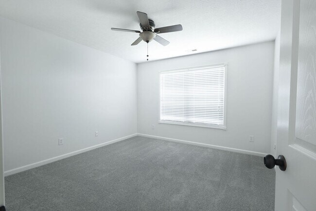 Building Photo - 100 Strathmore Ct