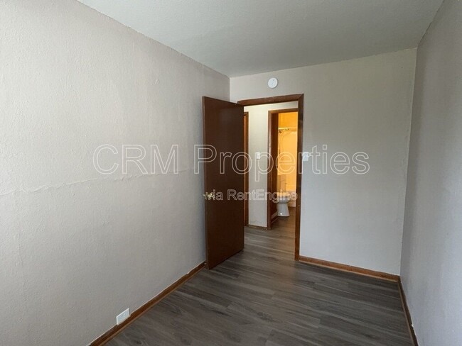 Building Photo - 1007 E North St