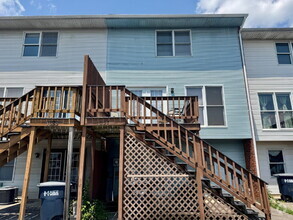 Building Photo - 3-Bedroom, 2.5-Bath Townhouse with Finishe...