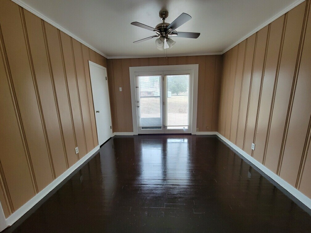 McCrary Dining - 508 N McCrary Rd