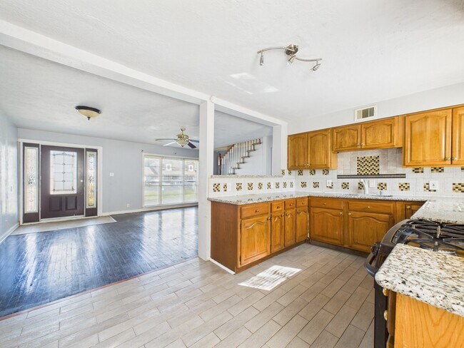 Building Photo - 3814 Luca St