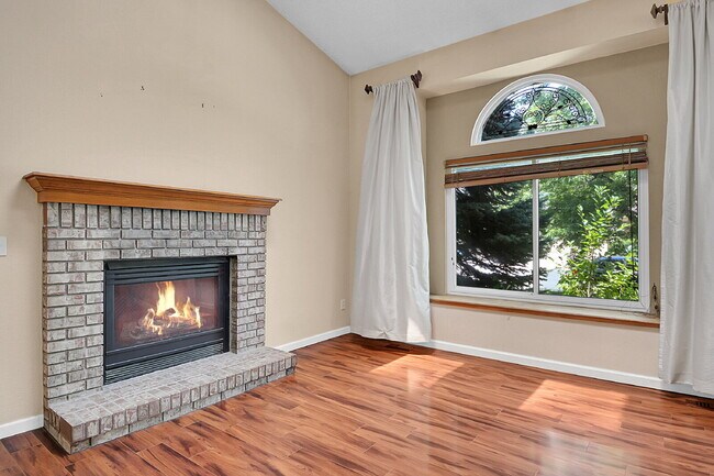 Building Photo - $3,050.00, 4 bed, 3 bath, located in Auror...