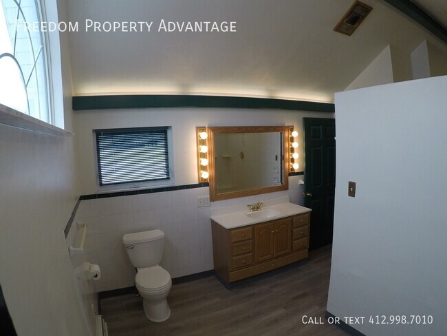 Building Photo - 511 Franklin Ave