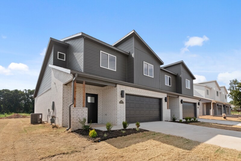 Building Photo - 650 Sun Meadows Loop