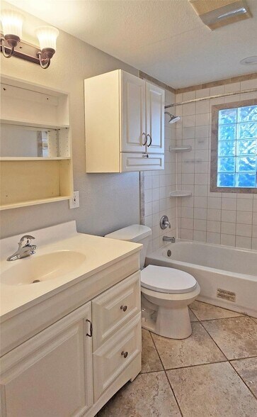 Building Photo - 2120 Zephyr Ln