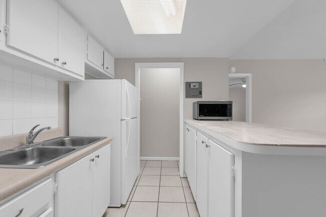 Building Photo - 1BD/1BA Apartment off Curry Ford in Henley Park Apartments!