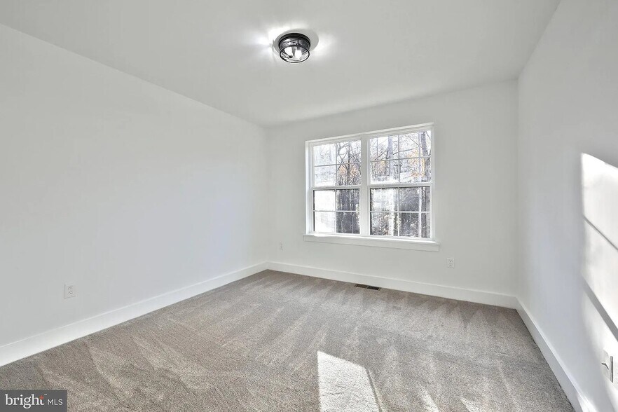 Building Photo - 1022 Trinity Rd