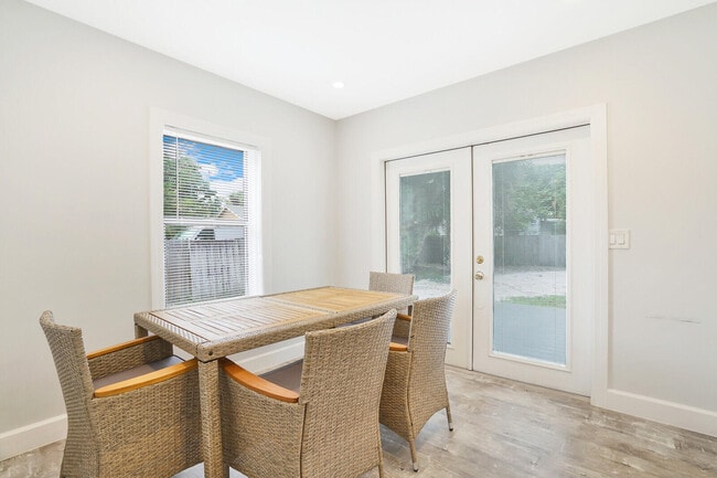 Building Photo - 413 36th St