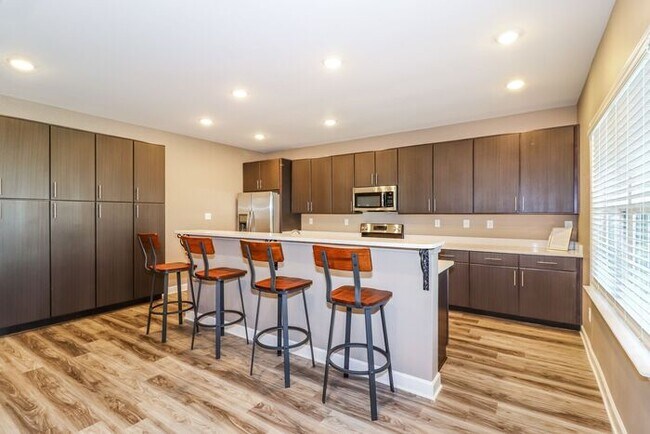 Building Photo - Roommate Housing Near the University of Memphis – Limited-Time Move-In Special