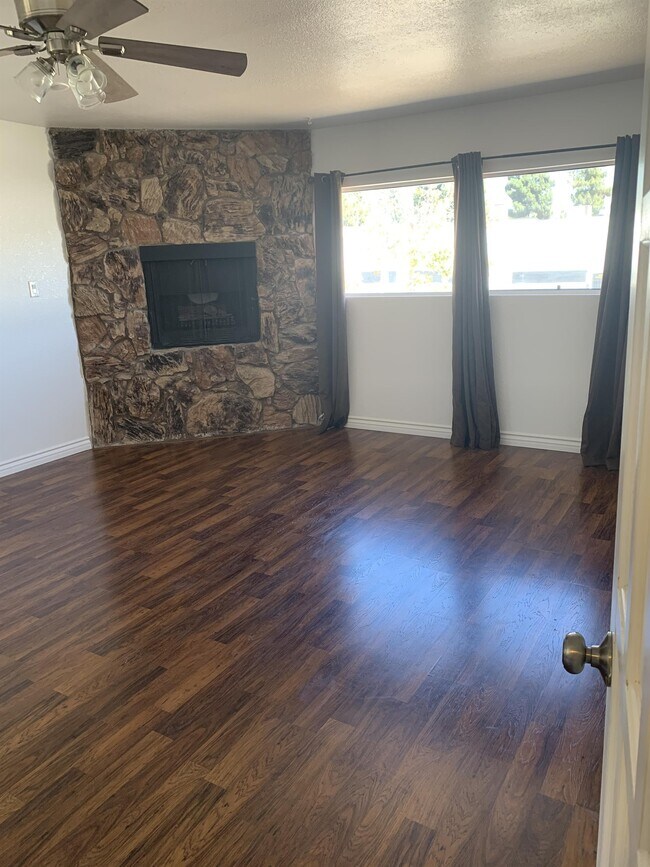 Building Photo - 9802 Mammoth Dr