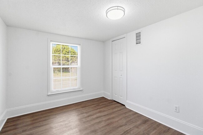 Building Photo - 17 Timberwood Ct