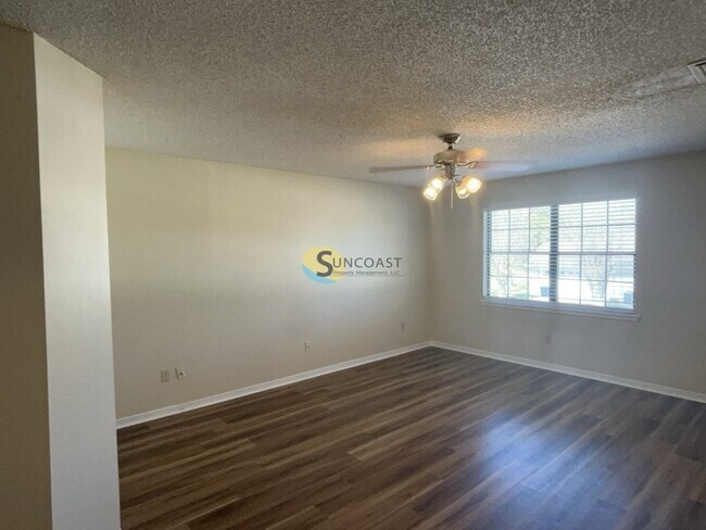 Building Photo - 8702 Bandera Cir S