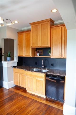 Building Photo - 5347 Lewis St