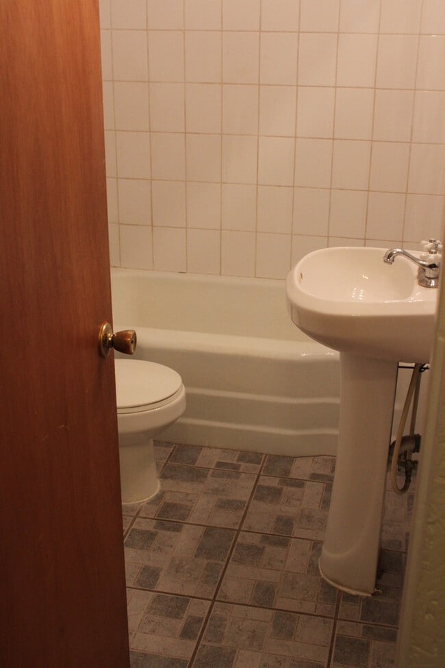 Building Photo - Updated 4 Bedrooms/2 Full Baths /2 Living Areas/2-car Garage