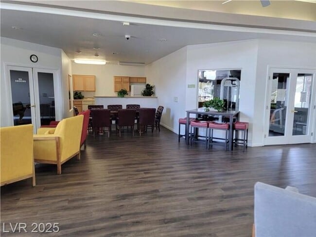 Building Photo - MISSION RIDGE SECOND-FLOOR CONDO!!