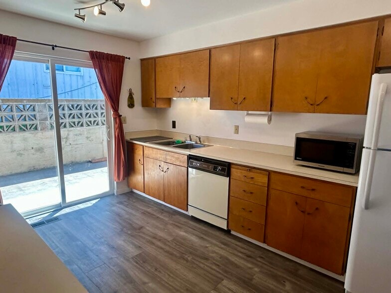 Building Photo - 302 N 37th Ave