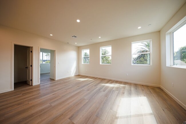 Building Photo - LUXURY in Prime Culver City