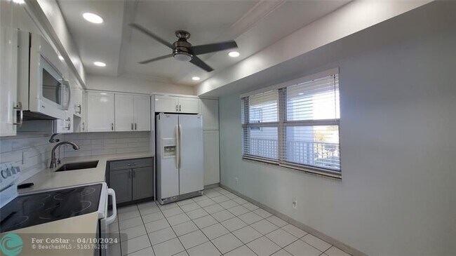 Building Photo - 3095 N Course Dr