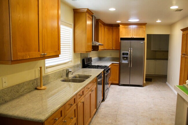 Building Photo - Coming Soon! 3/2 Single-Story Home for Lea...