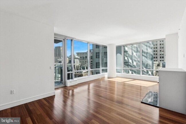 Primary Photo - 1414 S Penn Square