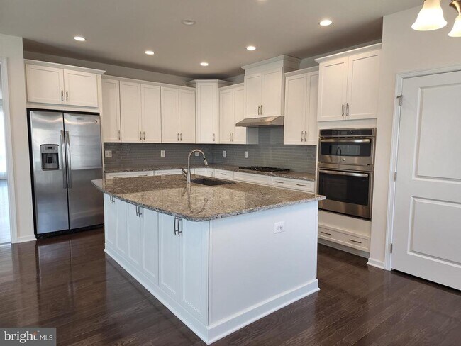 Building Photo - 25020 Cambridge Hl Ter