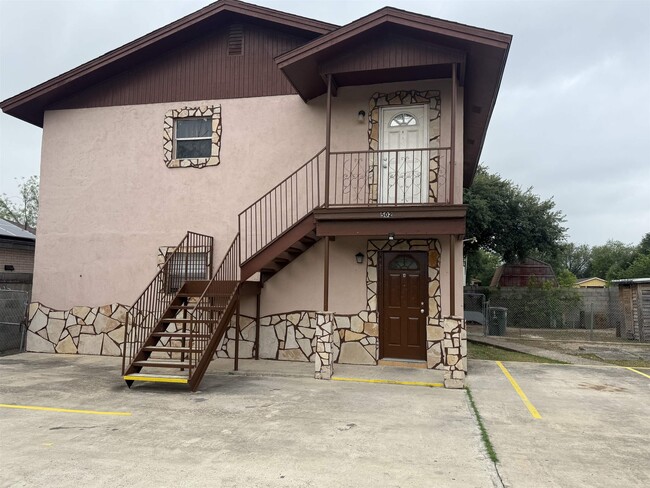 Primary Photo - 502 El Monte Loop