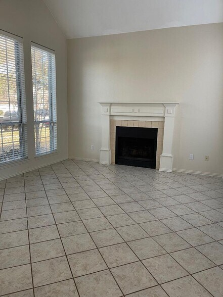 Building Photo - 7800 Kings Ridge Rd