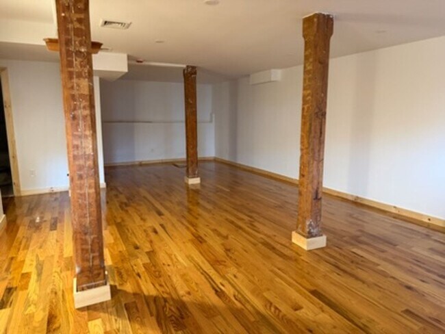 Building Photo - 325 Lafayette St