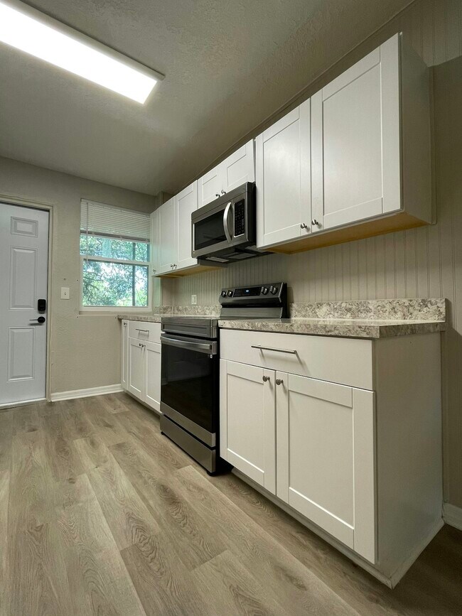 Building Photo - 1575 W 19th St