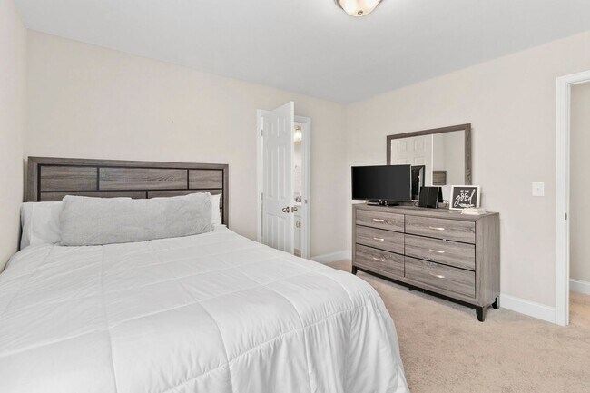 Building Photo - Spacious Ooltewah House Available