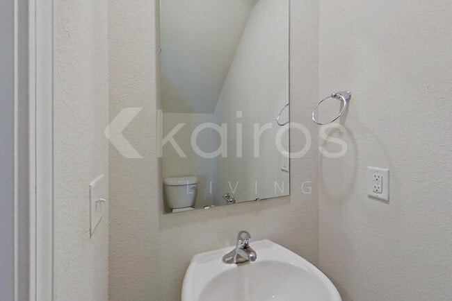 Building Photo - 1626 Hidden Gdn Ln