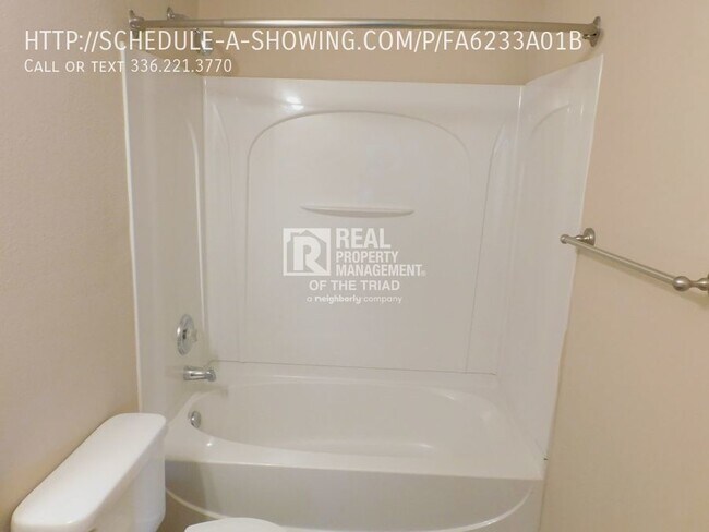 Building Photo - 3 Bedroom/2.5 Bath Greensboro Home with Fe...
