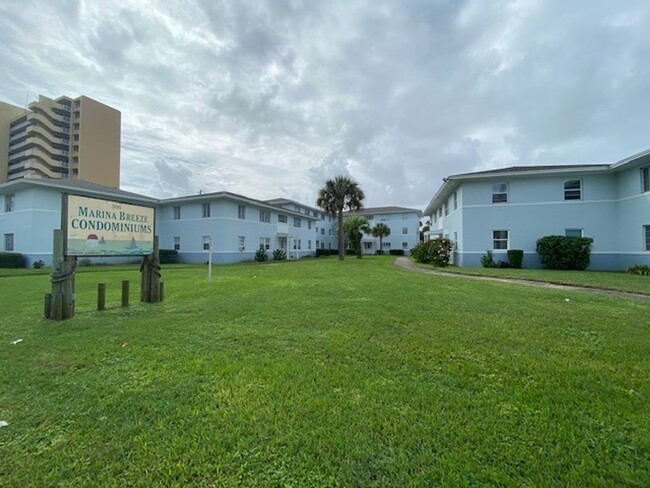 Building Photo - 2/1 Condo in Daytona Beach