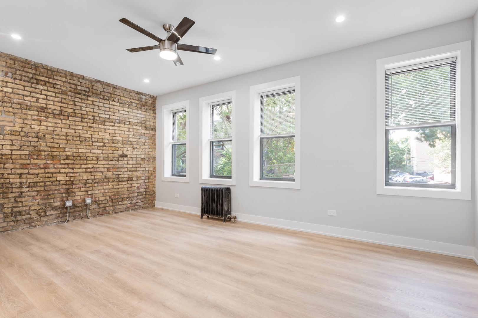 Building Photo - 7503 N Eastlake Ter